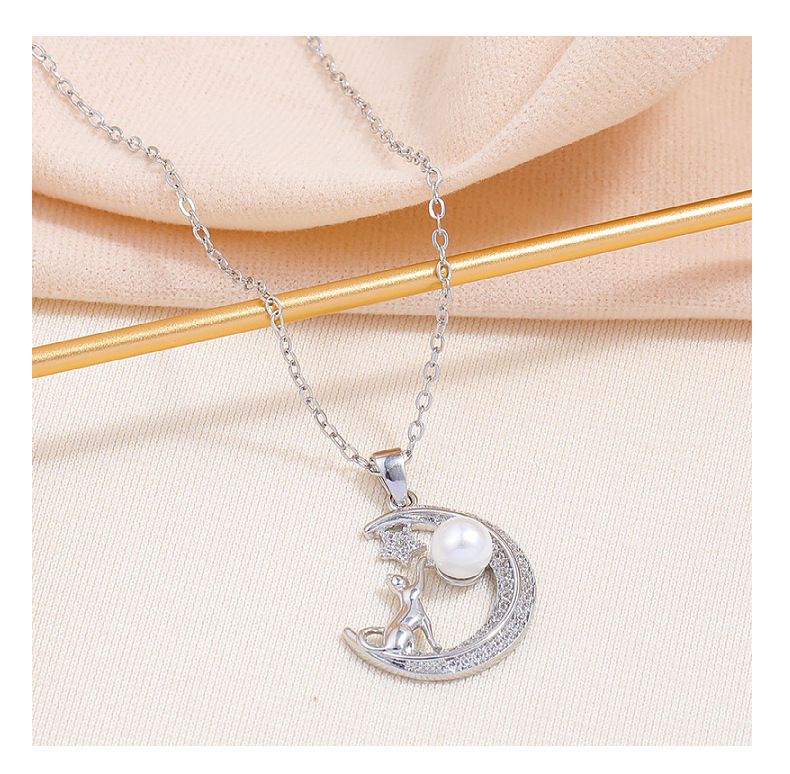 Style Simple Star Lune Chat Alliage Le Cuivre Placage Incruster Strass Or Blanc Plaqué Femmes Pendentif display picture 1