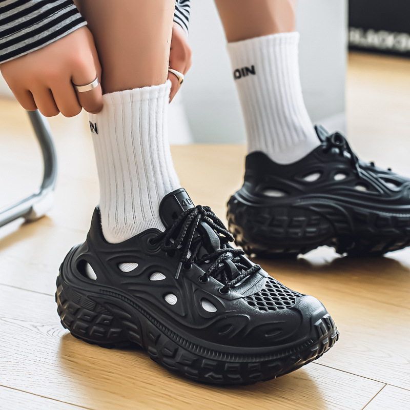 Diseñador de zapatos de coco de lujo ligero 2025 Xia Kanye Pareja al aire libre playa zapatos con agujeros Douyin video sandalias hombre