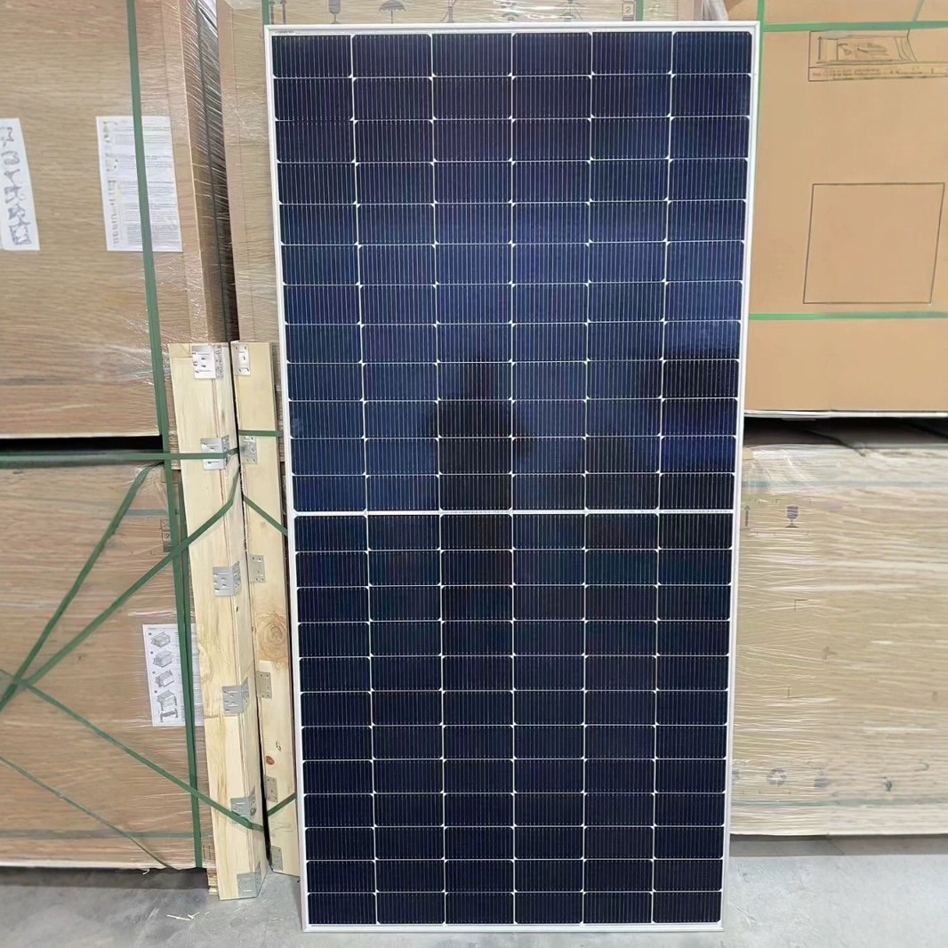 Photovoltaic battery solar-powered