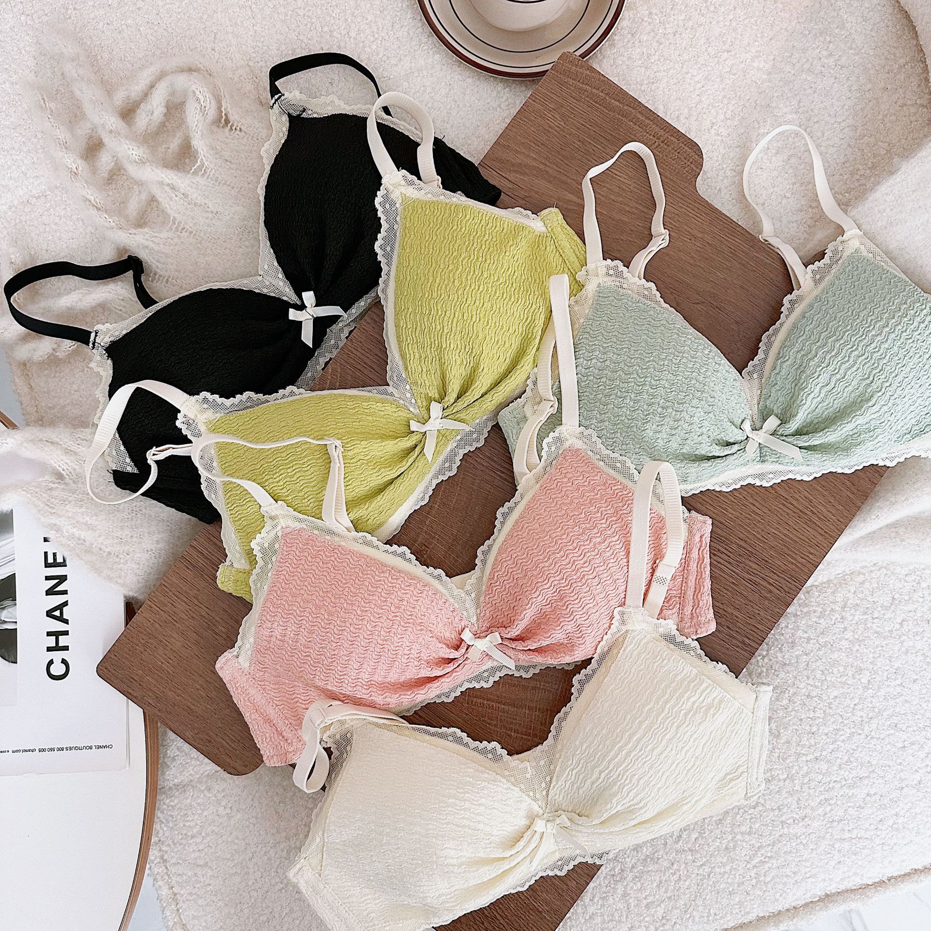 Pequeña mariposa francesa, sujetador lateral, sujetador de recogida sin anillo de acero, sujetador delgado, cómodo y transpirable