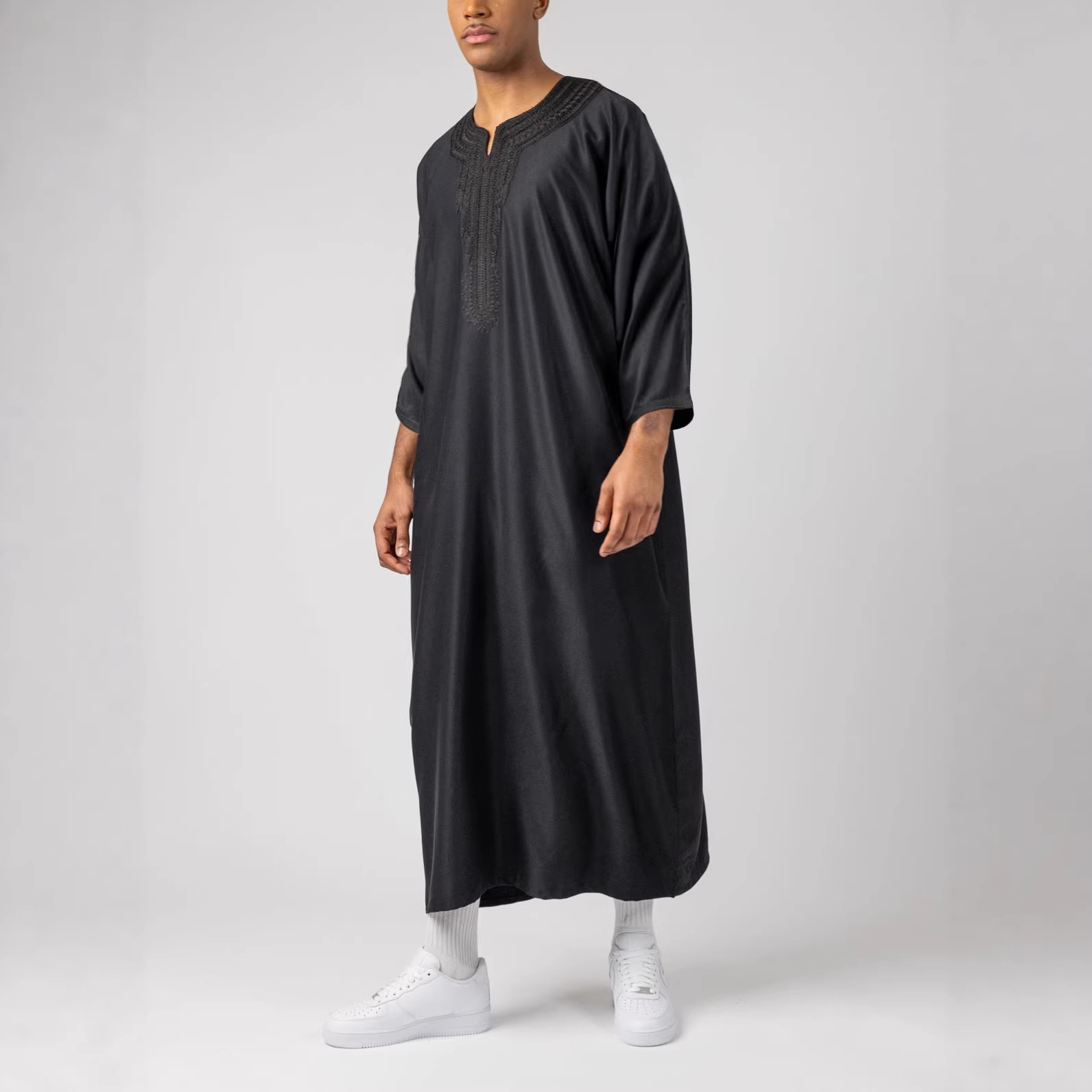 2025 New Style Rope Embroidery Mid-Sleeve High-End Embroidered Men's Clothing with Side Pockets Thobe