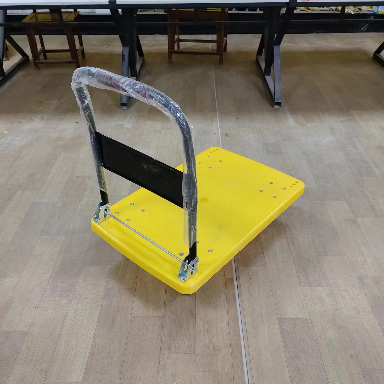 Carro de plástico, remolque de carga plano, plegable 60*90, tablero de plástico amarillo, refuerzo, carro de plástico de panal