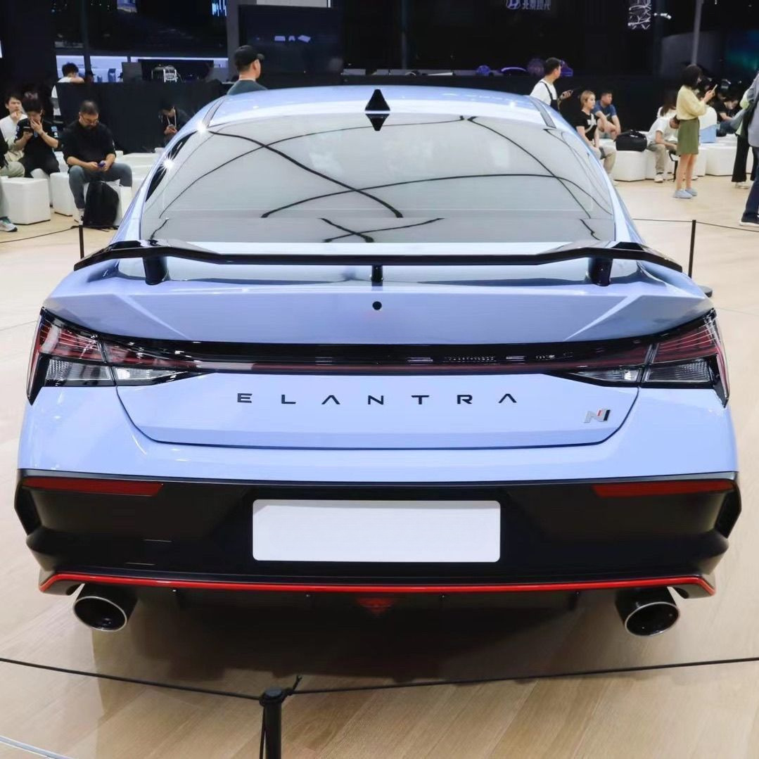 New Hot-Selling Universal Car No-Drill Rear Wing for Hatchbacks and Sedans, Gt Carbon Fiber Color Aircraft-Style Rear Wing Spoiler
