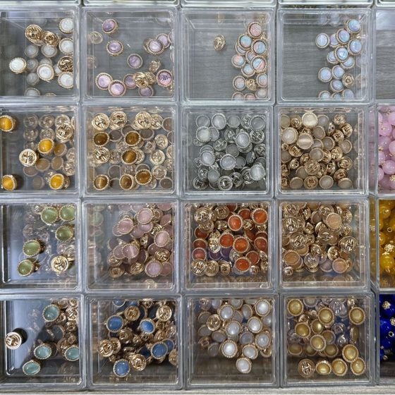 YD factory direct high-grade metal base alloy pearlescent cat's eye button shirt button small fragrant wind button decorative accessories