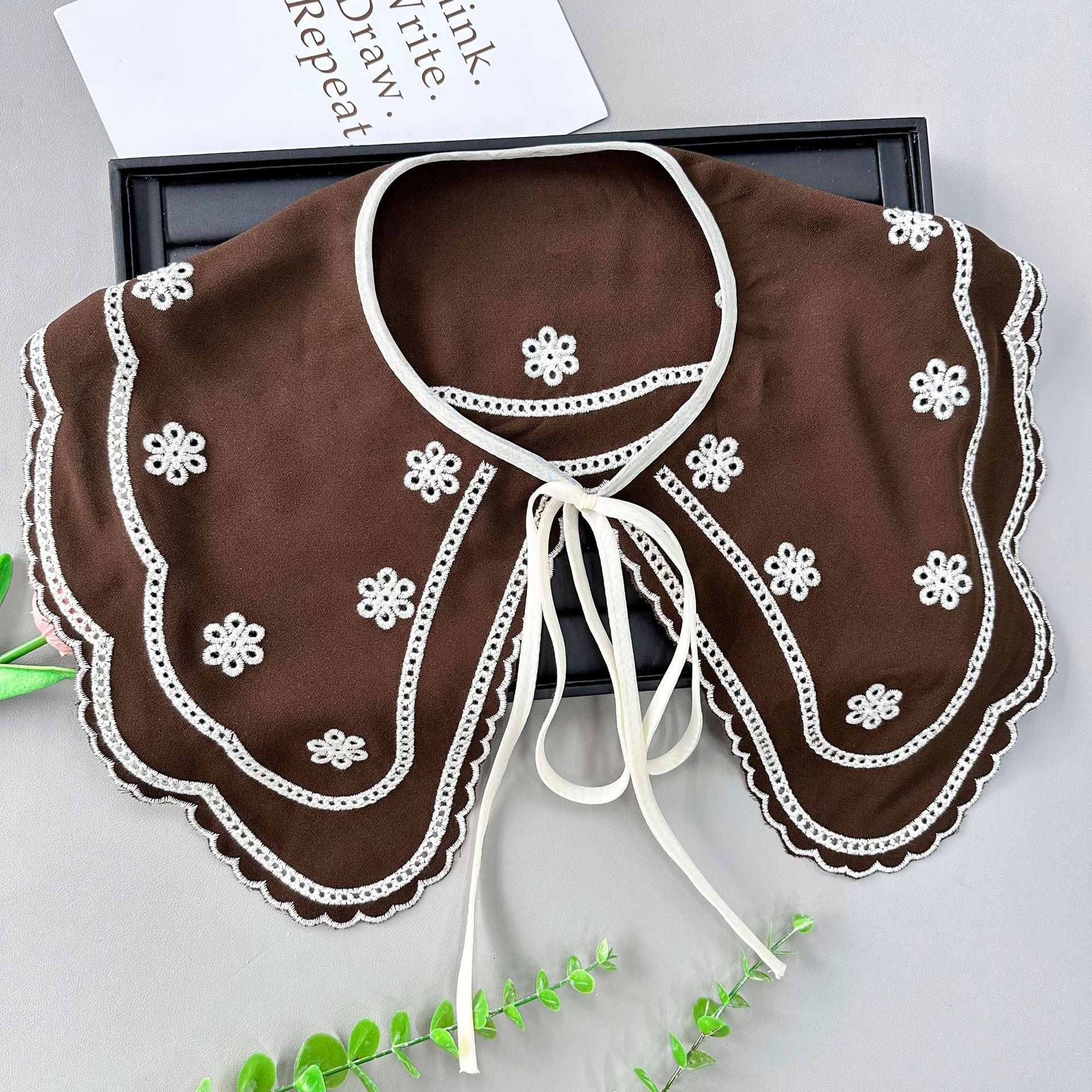 Café ondulado chiffon falso cuello arco correa doble camisa exterior suéter decoración cuello en stock