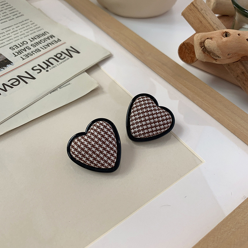 Heart-shaped Square Checkerboard Stud Earrings Wholesale Nihaojewelry display picture 4
