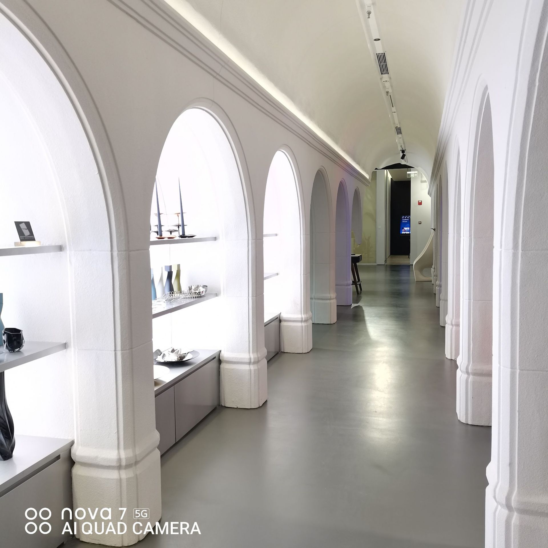 网红打卡GRG造型石膏板吊顶石膏线条定做艺术展台条纹grg罗马柱