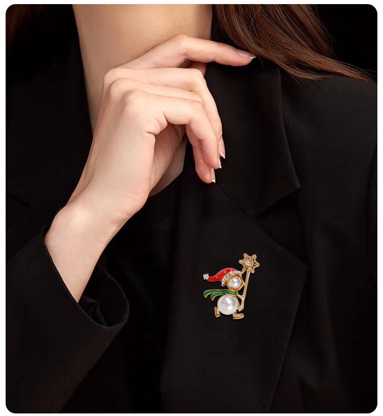 New cross-border Christmas brooch with diamonds and pearls, European and American high-end personalized creative enamel brooch with diamonds