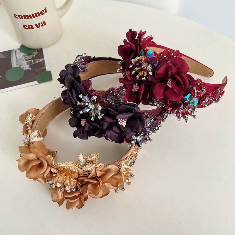 Retro Lady Flower Rhinestone Hair Band display picture 1