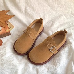 ベーケンの靴の女性は靴を掛けます。