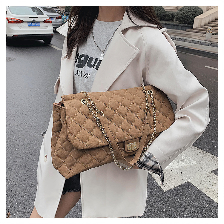 The new diamond-shaped chain bag for women is a trendy and fashionable matte single-shoulder armpit bag for commuting. The large-capacity crossbody bag is a cross-border trend undefined
