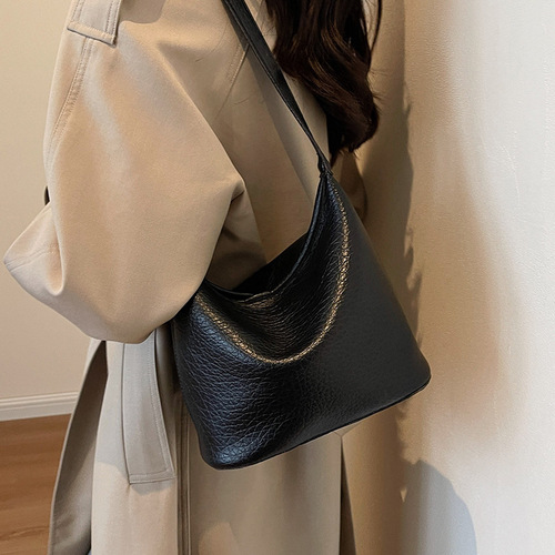 This year's popular women's large-capacity 2024 new simple and versatile shoulder and crossbody bag with quality cylindrical bag