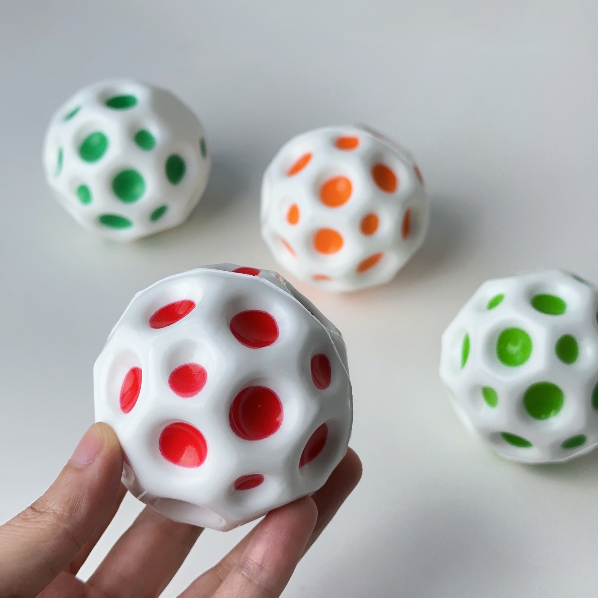 Juegos de descompresión de pellizco de pellizco de tecnología negra de alta calidad Moonstone muñeca bola elástica de pellizco de pellizco de descompresión artefactos mágicos