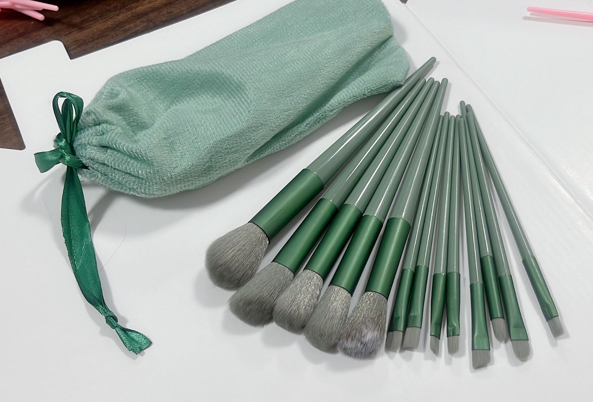 Nuevo 13 verde púrpura maquillaje cepillos traje rosa suave piel portátil polvo suelto Alta Luz cepillo maquillaje herramientas