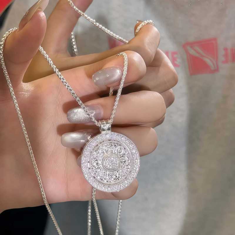 八宝罗盘银色镂空可转动项链圆形镶钻新中式风双面花纹雕花锁骨链|undefined