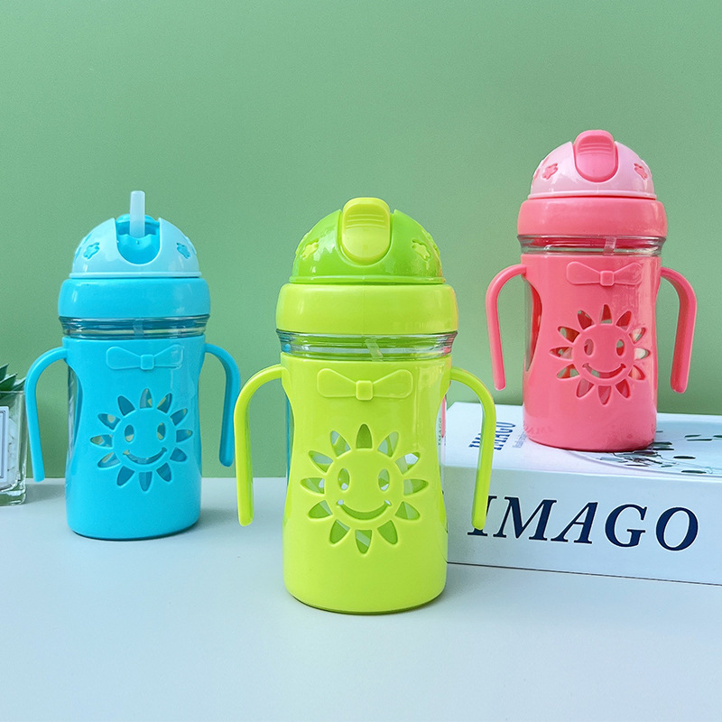 Taza con pajita para niños Ps de jardín de infantes de suministro directo de fábrica, botella de agua transparente de plástico de una capa, taza con pajita creativa