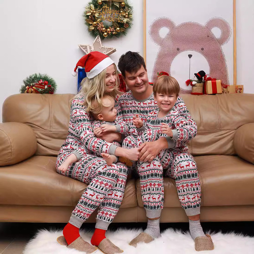 Amazon eBay hot 2025 European and American Christmas new arrivals: parent-child outfits, home sets, and pajamas.