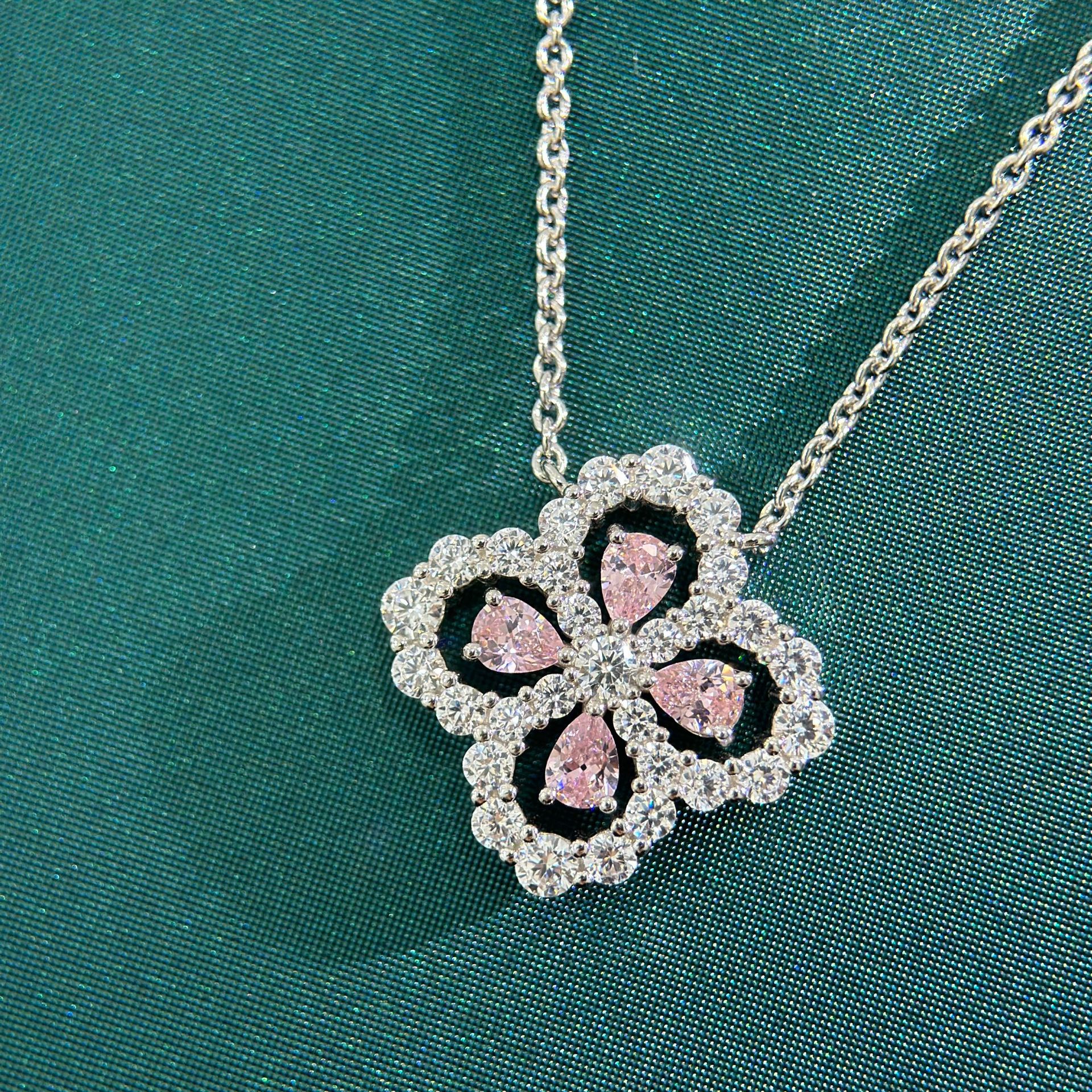 Four-leaf Clover Silver Necklace With Pink Diamond Heart Pendant_voghion.com