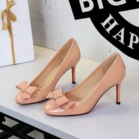 2612-H137 French Sweet Wind Round Head Shallow Mouth One Step Tread Lacquer Leather Bow Decoration Fine Heel Red Bottom Women's Shoes