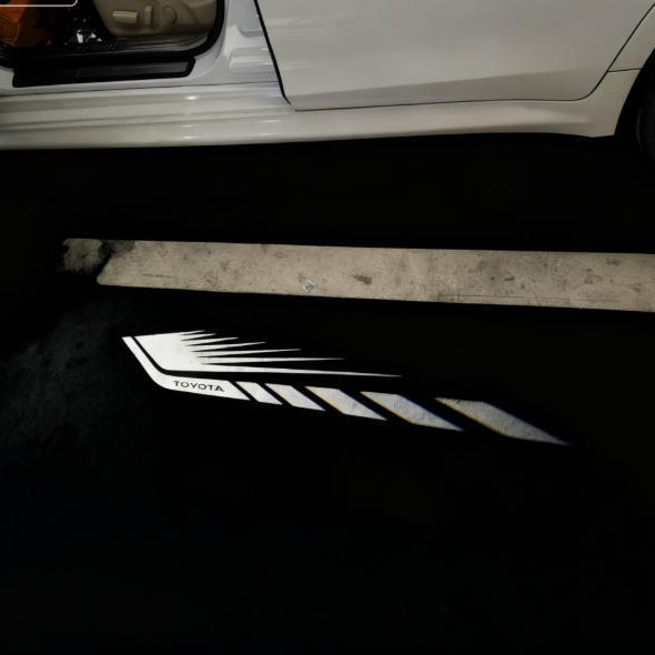 Aplicable a TOYOTA SENA SIENNA lámpara de bienvenida, lámpara de puerta de vidrio no desvanecida, luz de piso de atmósfera