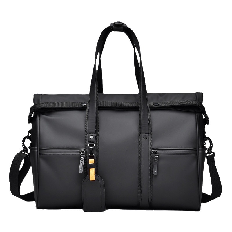 Capacious travel bag wet and dry separation