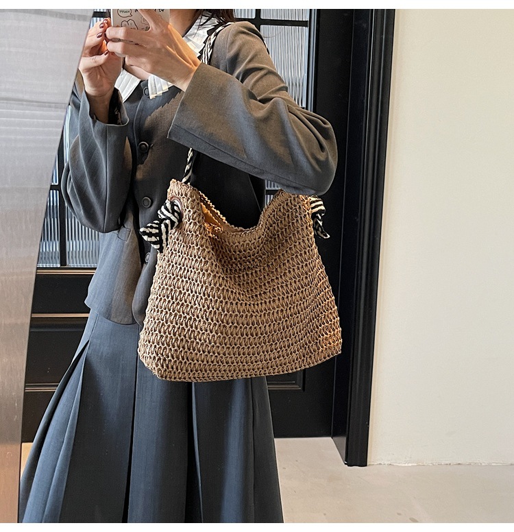 Summer large-capacity straw woven bag for women, 2025 new style seaside and beach vacation single-shoulder bag, commuter tote bucket bag undefined