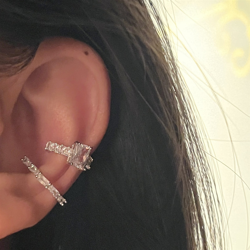 [Galvanoplastia de oro real] Estilo frío de nicho de circón de alta gama de Corea 2022 nuevo estilo clip de hueso de oreja joyería para mujer