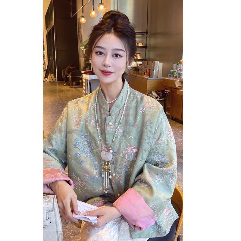 New Chinoiserie National Style Green down Jacket for Women in Winter, This Year's Popular Sense, Super Good-Looking, Light and Thickeneded Jacket New Chinoiserie National Style Green down Jacket for Women in Winter, This Year's Popular Sense, Super Good-Looking, Light and Thickeneded Jacket