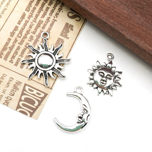 A vintage alloy sun, moon, and star accessory DIY necklace, bracelet pendant, small silver-plated charm