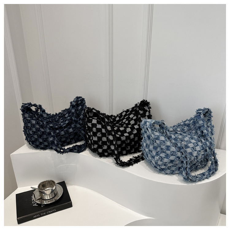 Casual and fashionable crossbody bag 2025 new style large-capacity simple checkered single-shoulder bag, personalized and versatile, lightweight underarm bag undefined