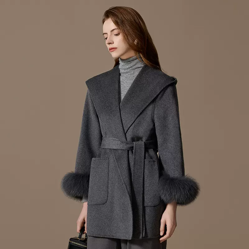 100山羊绒大衣女短款帽子秋冬季新款狐狸毛袖口宽松连帽毛呢外套