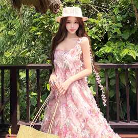 粉墨花影法式碎花吊带连衣裙女夏季温柔风收腰显瘦海边度假长裙