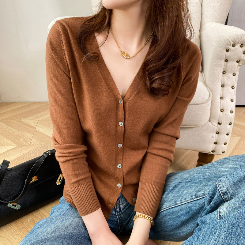 2021 early fall and winter new Korean version of the bottom V collar small cardigan short sweater female jacket long-sleeved knitting open shirt thin