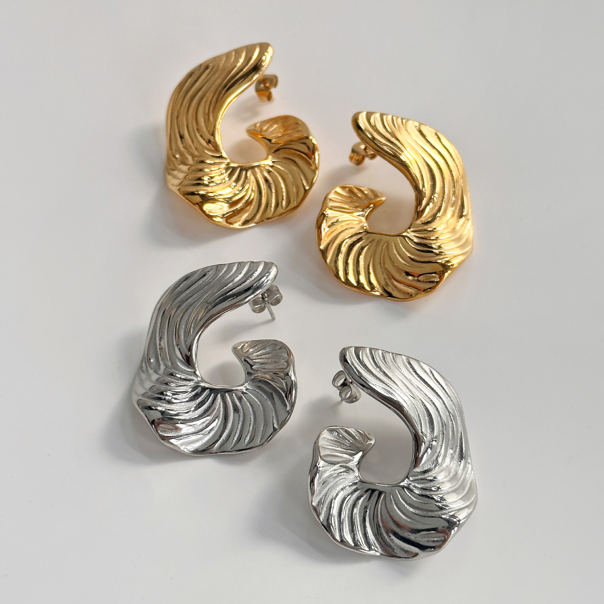 27g Weight 1 Pair Retro Flower Plating Titanium Steel Ear Studs