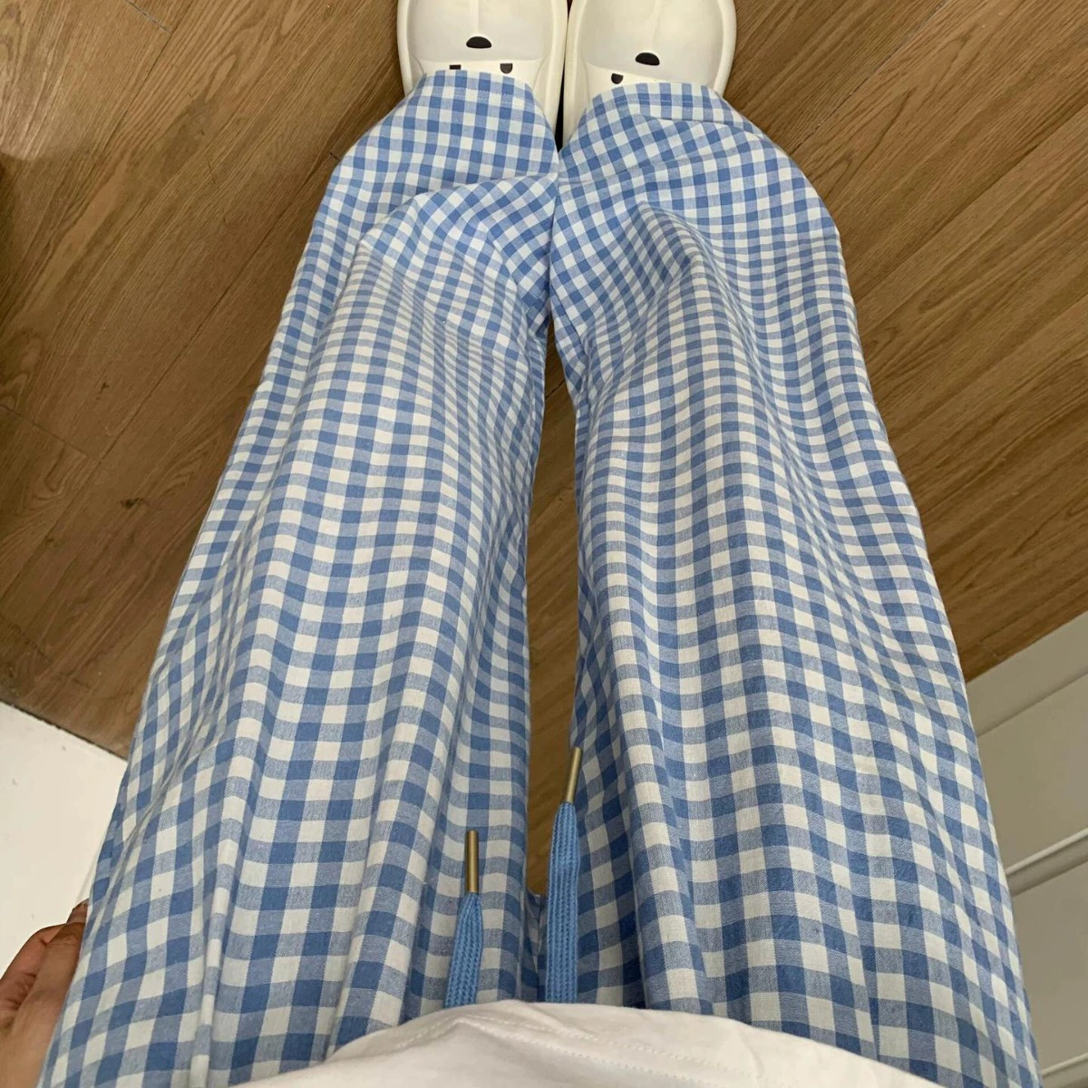 Cute fitted trousers, high waist, loose straight fit
