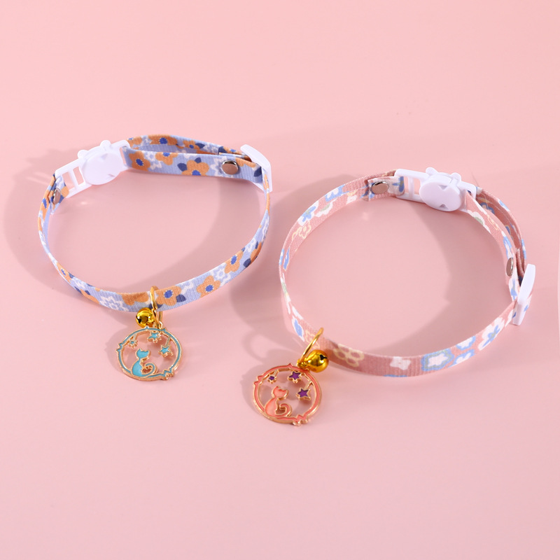 Collar de mascotas ajustable botón de seguridad campana gatos perros estrella gatos flores margarita colgante accesorios collares