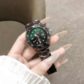 黑色钢带绿盘带日历男士手表时尚运动风石英腕表日常休闲百搭男表