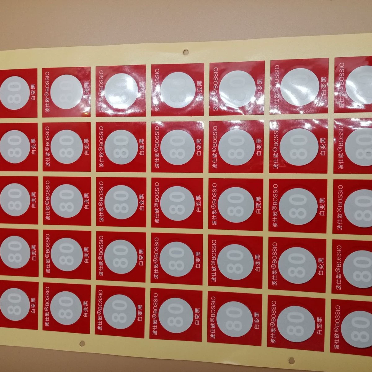 SW-80 Светоотражающий дисплей Необратимый переменный температурный патч для измерения температуры от белого до черного дисплея температуры всего 35 патч