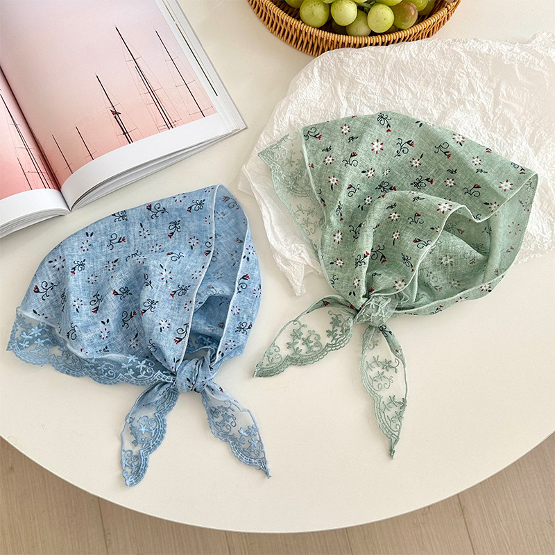 Bufanda de seda Bufanda triangular con borde de encaje Bufanda de mujer Pequeño estilo pastoral fresco bolso floral decorativo pañuelo para el cabello