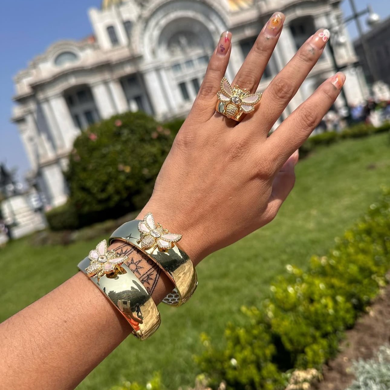 16g Weight White shell Inlay Material Wholesale Jewelry Vintage Style Classic Style Bee Copper White Shell Plating Rings Bracelets