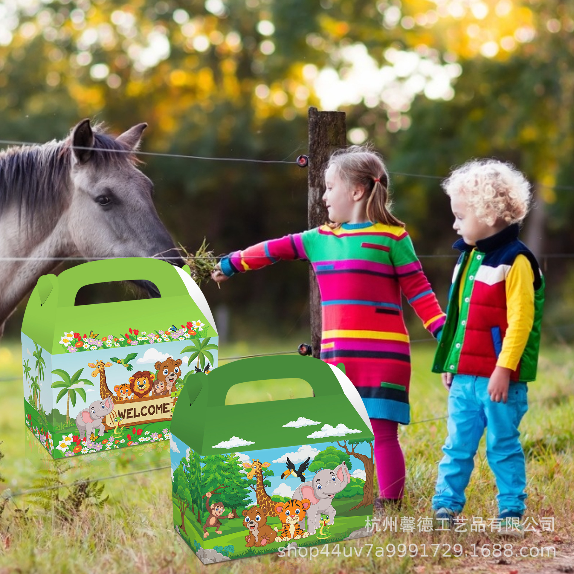 Caja de regalo DD084 estilo selva acuarela, animales del bosque, con asa de cartón blanco.