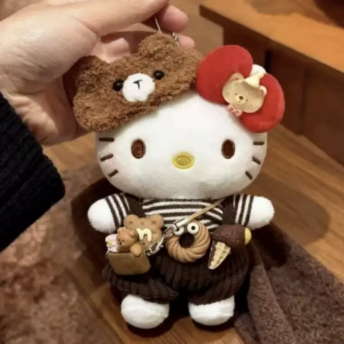 Брелок-плюш (Hello Kitty) 12 см, милая куколка с сердечным карабином и очками