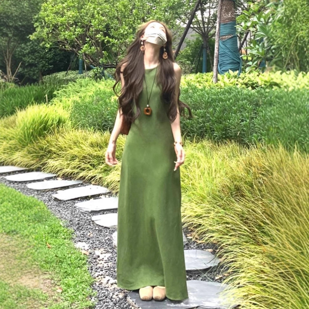 French-Style Retro Green Spaghetti Strap Dress for Women, Summer 2026 New Model, Petite Waist-Cinching Elegant Long Dress