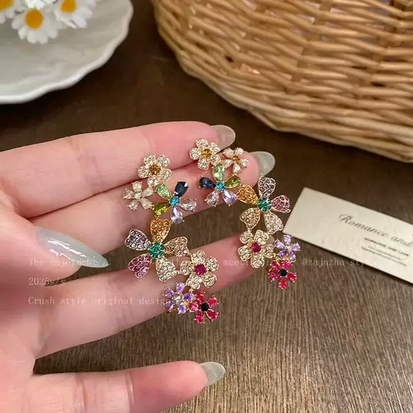 New Dopamine Color-Blocking Flower Stud Earrings and Ear Cuffs for Women, Light Luxury with a High-End Feel, Unique Niche Design with Full Diamonds