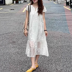 プラスサイズの女性のファットmmハイエンド刺繍半袖ドレス2025夏の気質痩身と年齢を減らすロングスカート