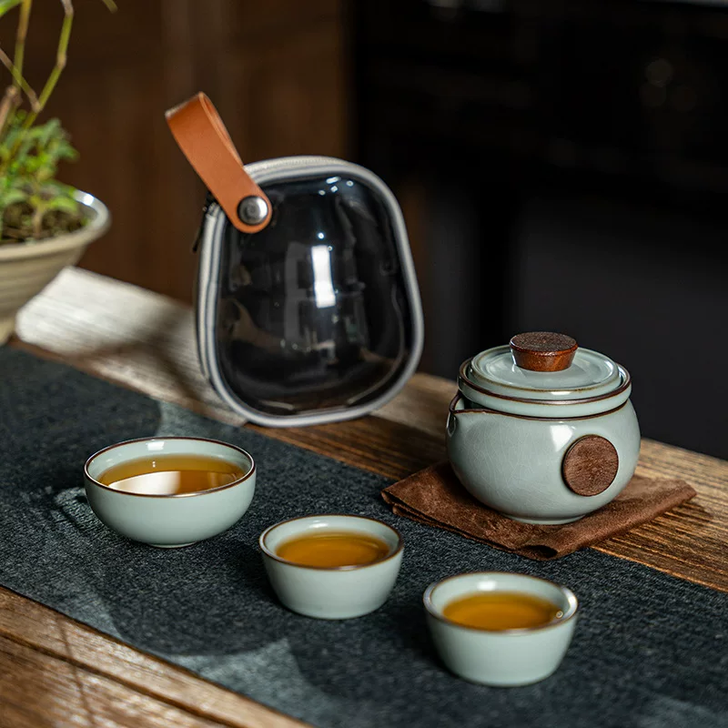 Handheld travel tea set for traveling, ceramic teapot