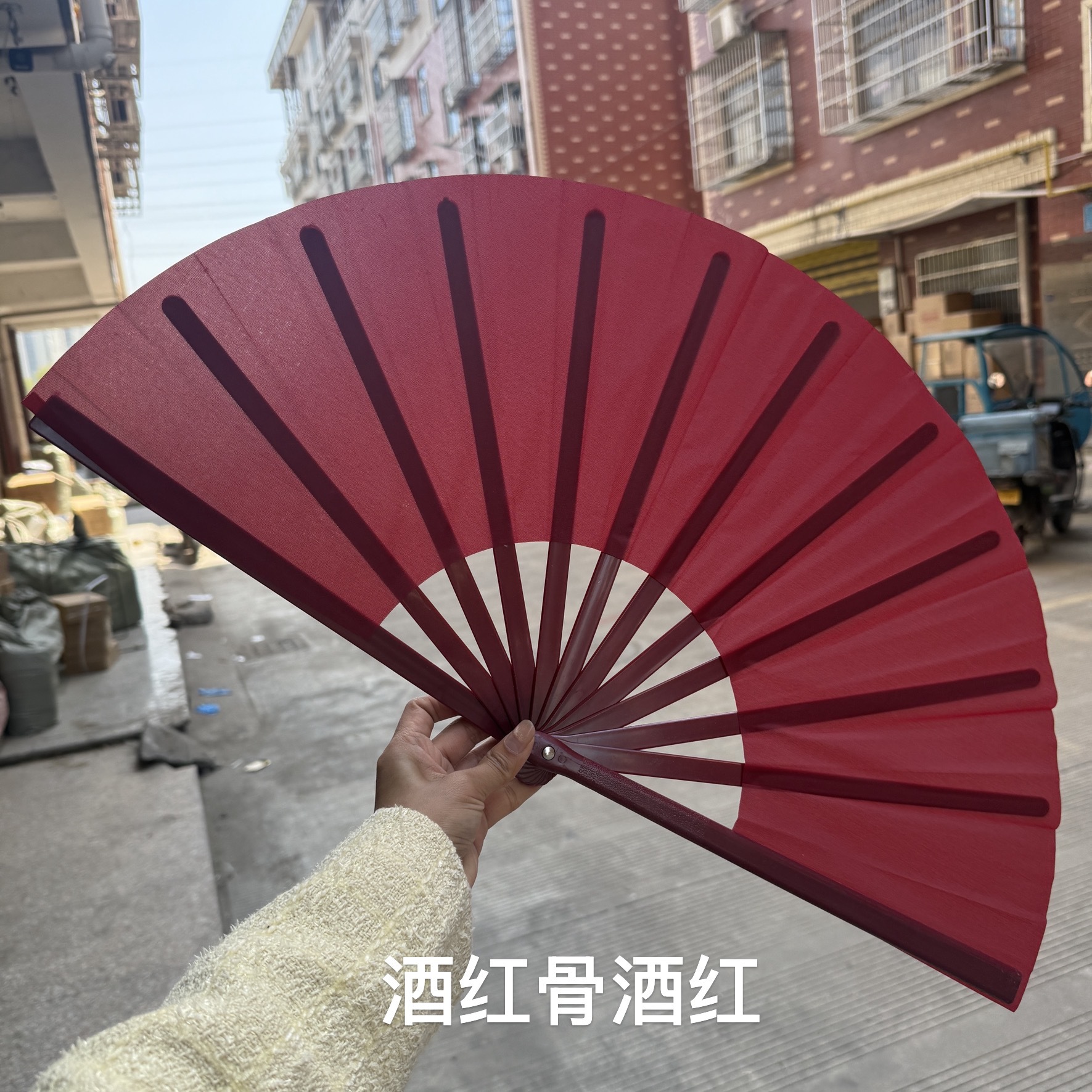 같은 색상의 와인 레드