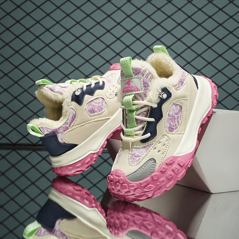 Fabricantes de zapatos de cuero caliente al aire libre tendencia de invierno con suela gruesa antideslizante y zapatillas deportivas de lana para niños
