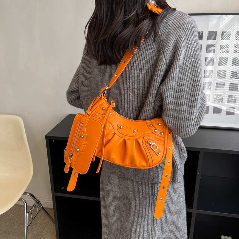 Bag Women's 2022 New Vintage Rivet Bike Bag Fashionable Underarm Pleated Crescent Mother Single Shoulder Crossbody Bag