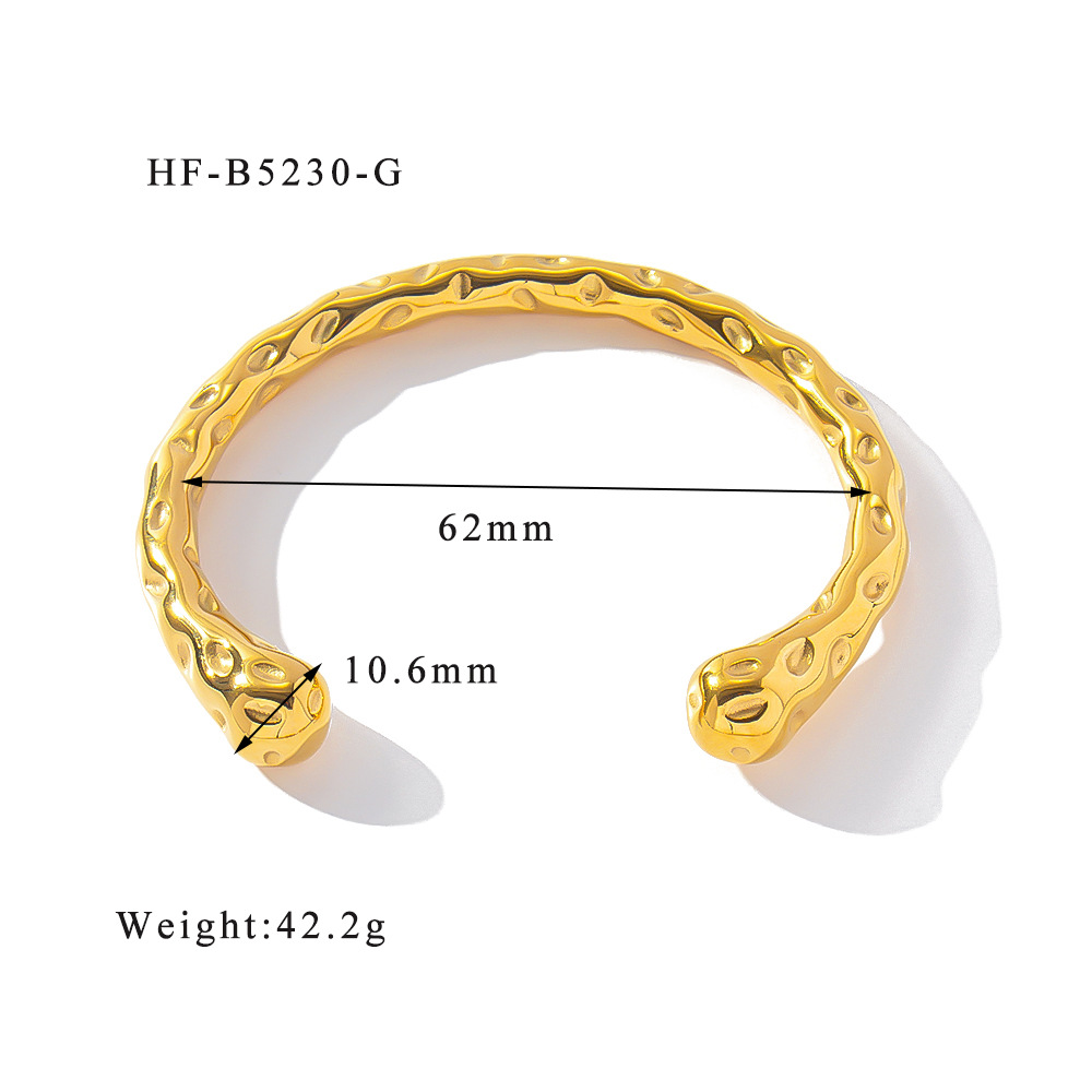 Europa y América INS celebridad de Internet 18k chapado en oro acero inoxidable patrón de martillo irregular lava pesada simple pulsera de mujer al por mayor